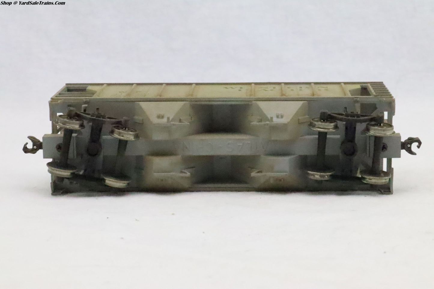 ATL-1820 - PS-2 2 Bay Covered Hopper - Western Pacific - WP 11301 - Weathered - Metal Wheels - HO Scale - Preowned