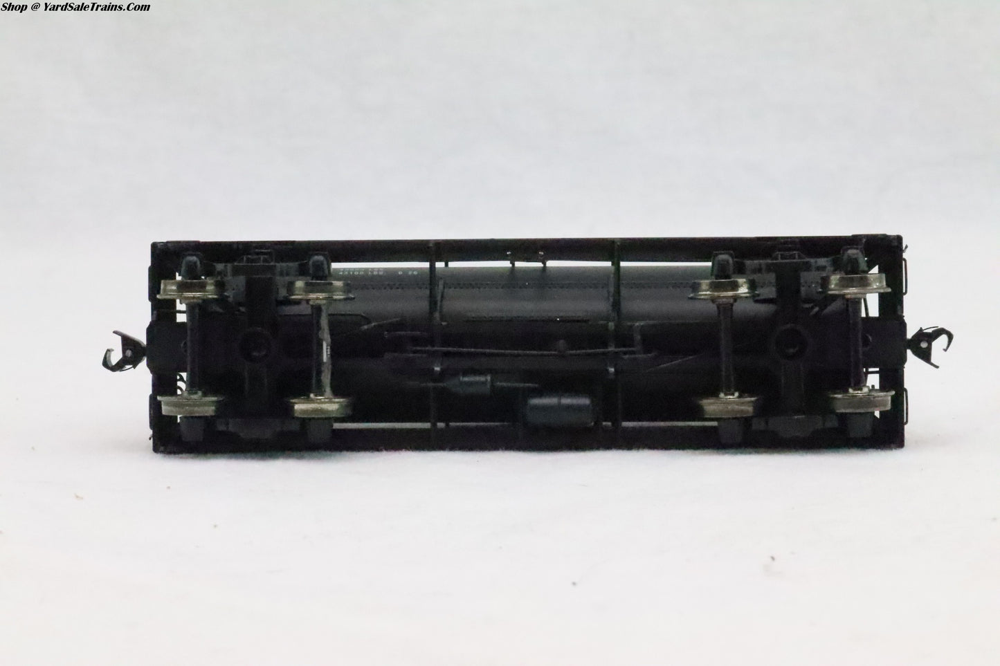 LL-8022 - 8,000 Gallon Type 21 Riveted Tank Car - Union Oil - UOCX 8022 - Resistor & Metal Wheels - HO Scale - Preowned