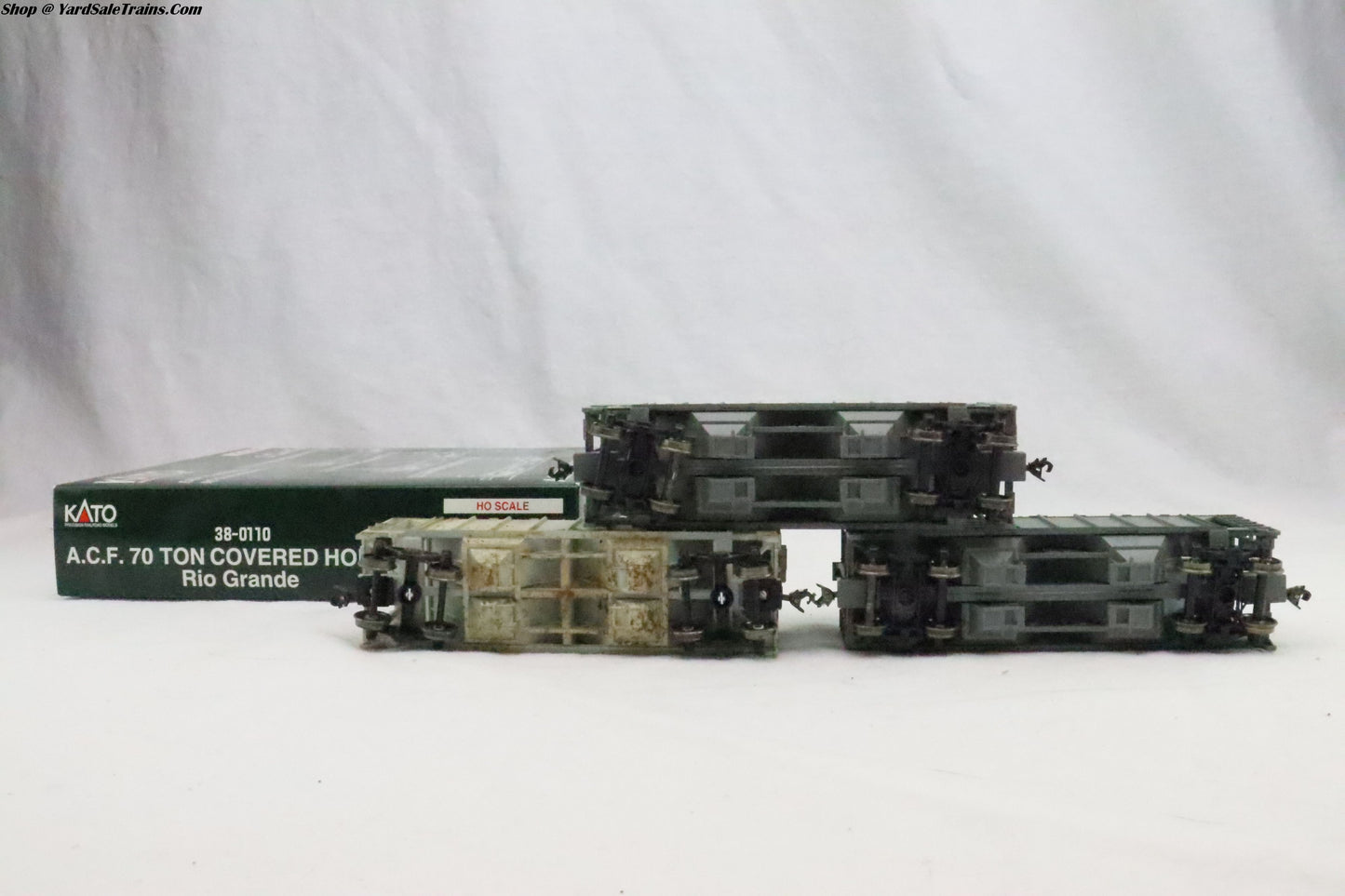 KAT-38-0110 - ACF 70 Ton Covered Hopper (3-Pack) - Rio Grande - D&RGW 18355/8447/18376 - Weathered - Resistor & Metal Wheels - HO Scale - Preowned
