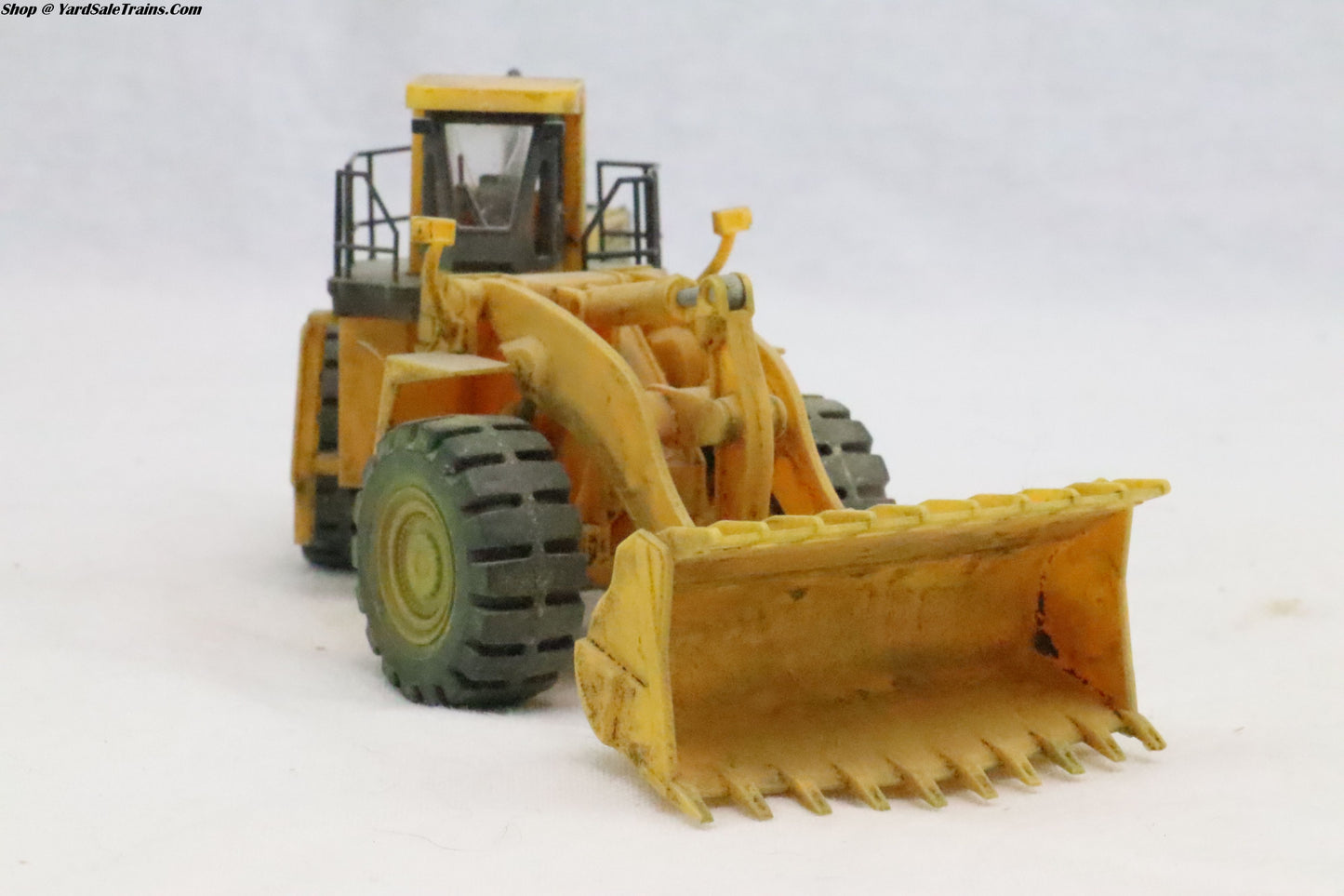 WLT-933-3162 - Heavy Duty Front End Loader - Weathered - HO Scale - Preowned
