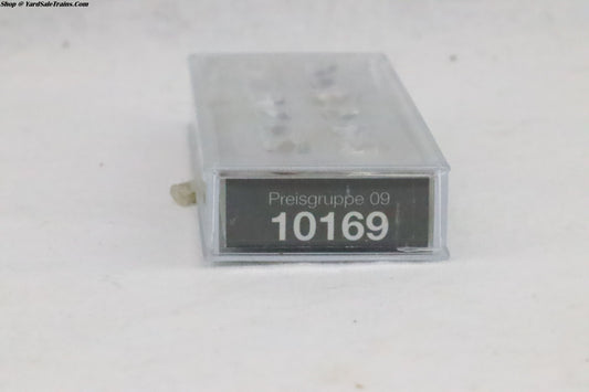 PRE-10169 - Pigeons, Seagulls, Crows & Birds Of Prey - HO Scale - Preowned - Opened