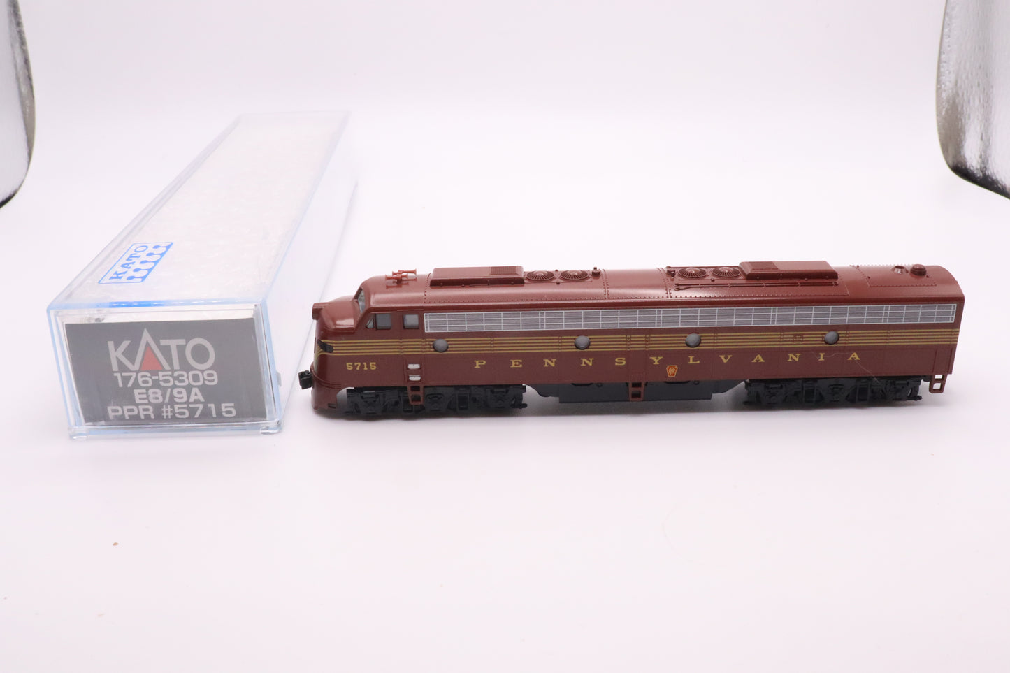 KAT-176-5309 - E8/9-A Locomotive - Pennsylvania - PRR #5715 - N Scale - Preowned