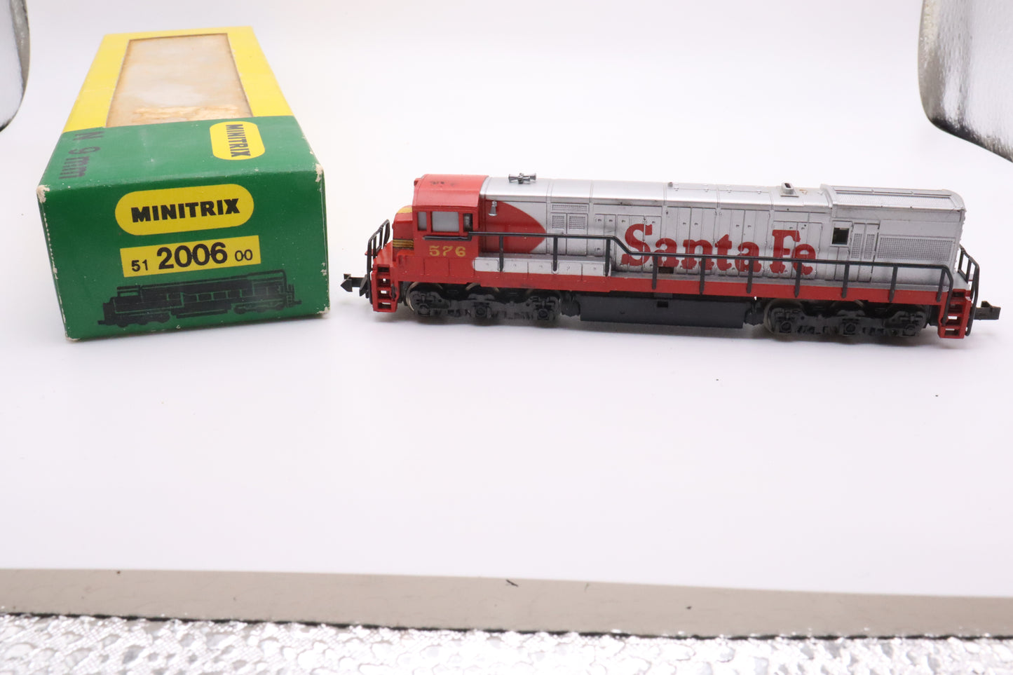 MINITRIX-2006 - U28C - Santa Fe - ATSF-576 - N Scale - Preowned