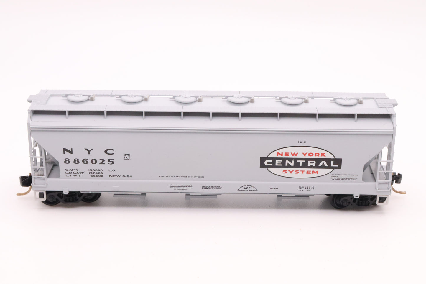MTL-93030 - 3-Bay ACF Centerflow Covered Hopper w/Round Hatches - New York Central - NYC-886025