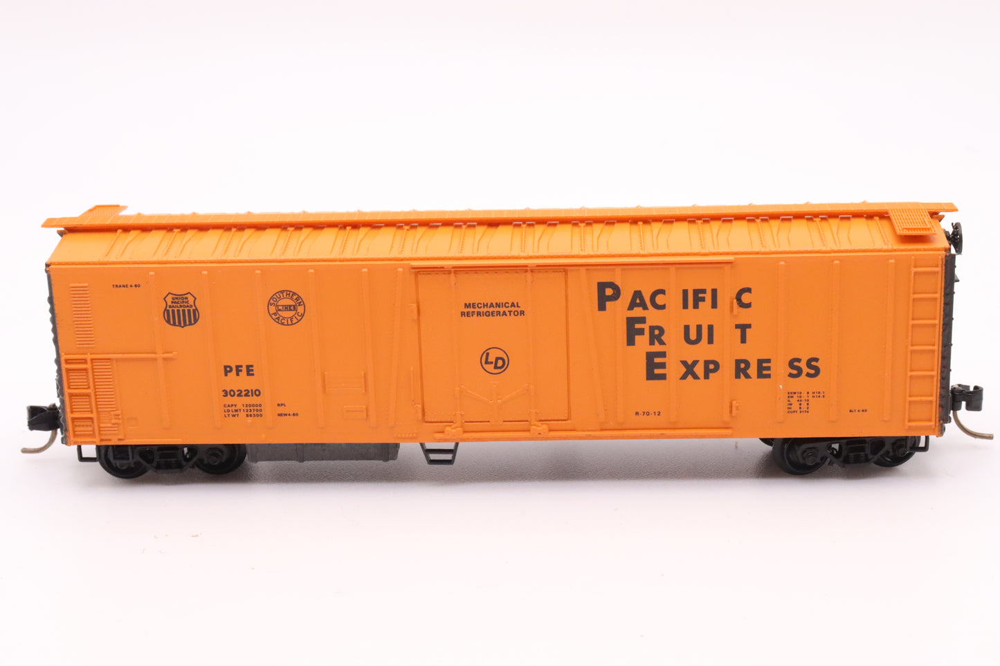 MTL-70010 - Kadee - 51' 3 3/4" Rib Side Mechanical Reefer - Pacific Fruit Express - PFE #302210