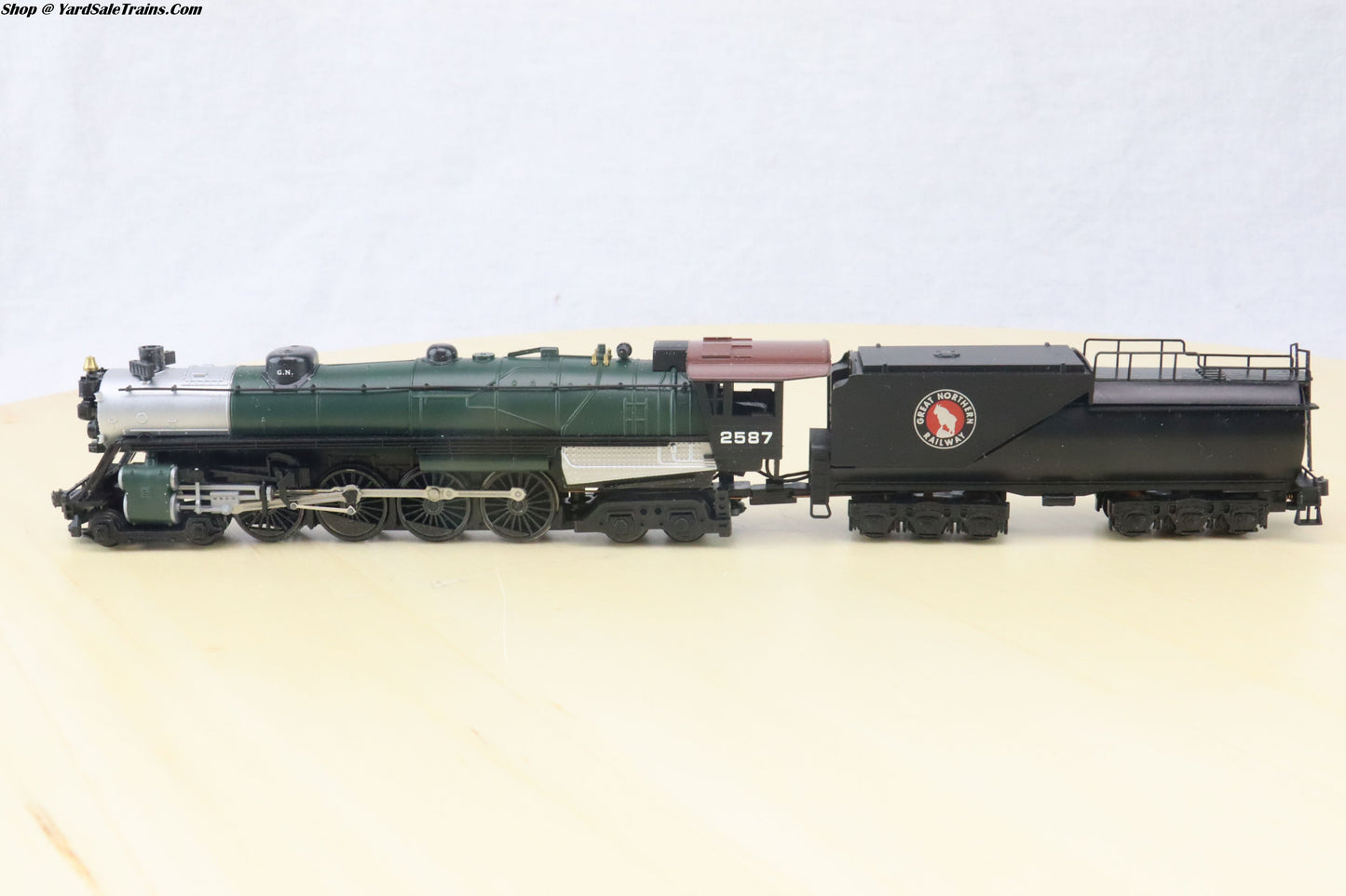 CC-3811 - "S2" 4-8-4 Northern Steam Locomotive - Great Northern (Glacier) - GN #2587 - N-Scale  - Preowned