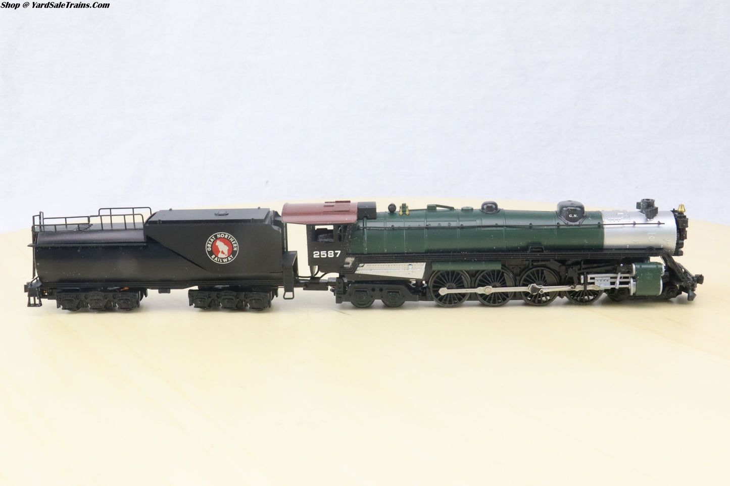 CC-3811 - "S2" 4-8-4 Northern Steam Locomotive - Great Northern (Glacier) - GN #2587 - N-Scale  - Preowned