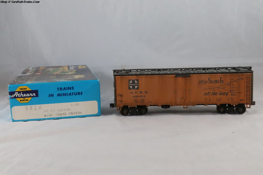 ATH-5020 - 40' Reefer Car - ATSF Grand Canyon - SFRD #36058 - Weathered - Built, Metal Wheels, Resistored - HO-Scale - Preowned