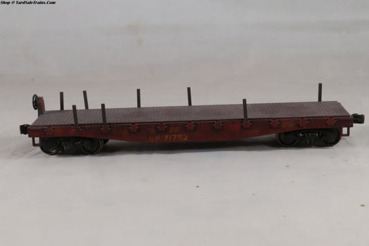 ATH-1351 - 40' Flat Car - Union Pacific - UP #71752 - Weathered - Built, Metal Wheels, Resistored - HO-Scale - Preowned