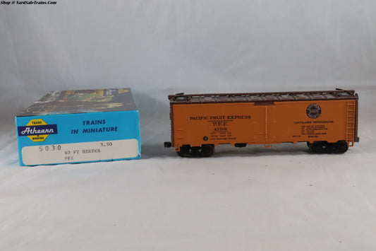 ATH-5030 - 40' Reefer Car - Pacific Fruit Express UP/SP - PFE #45702 - Built, Metal Wheels, Resistored - HO-Scale - Preowned