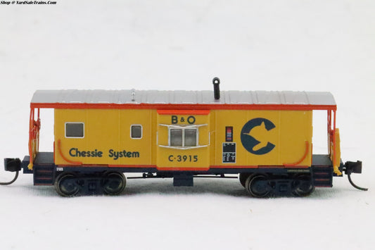 BLU-44061 - Int. Ph. 4 Bay Windows Caboose - Chessie - B&O #C-3915 - N-Scale - Preowned
