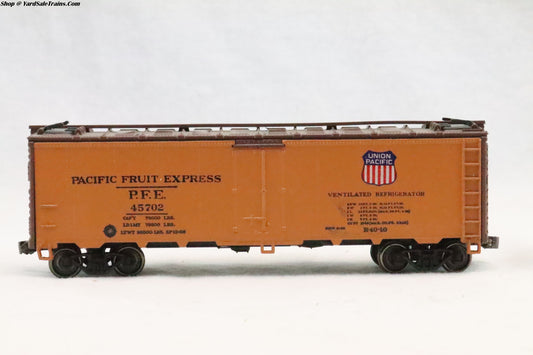ATH-5030 - 40' Refrigerator Car PFE Union Pacific - PFE 45702 - Weathered - HO Scale - Preowned