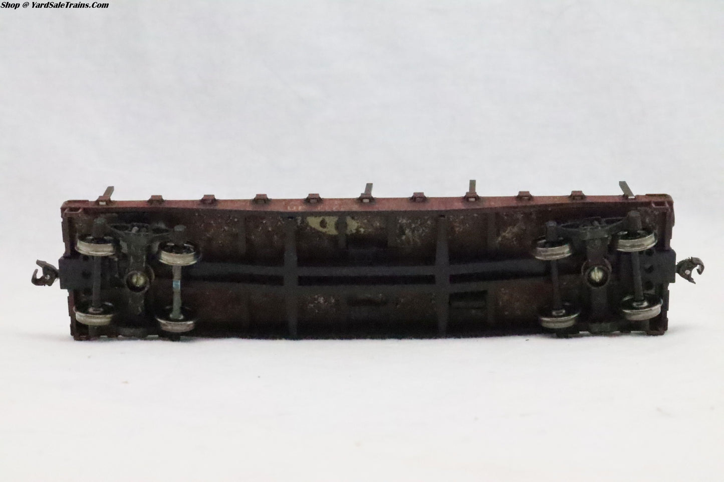 ATH-1351 - 40' Flat Car w/Stakes Union Pacific - UP 71752 - Weathered - HO Scale - Preowned