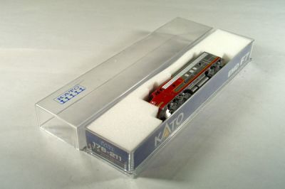 KAT-176-211 - Santa Fe F7A Locomotive - No Road # - N Scale - Preowned