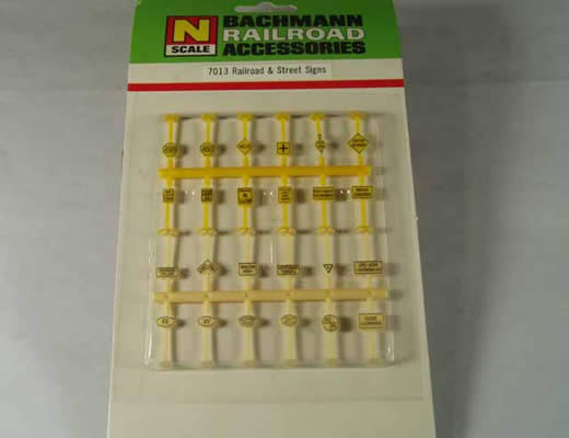 BCH-7013 - Railroad & Street Signs