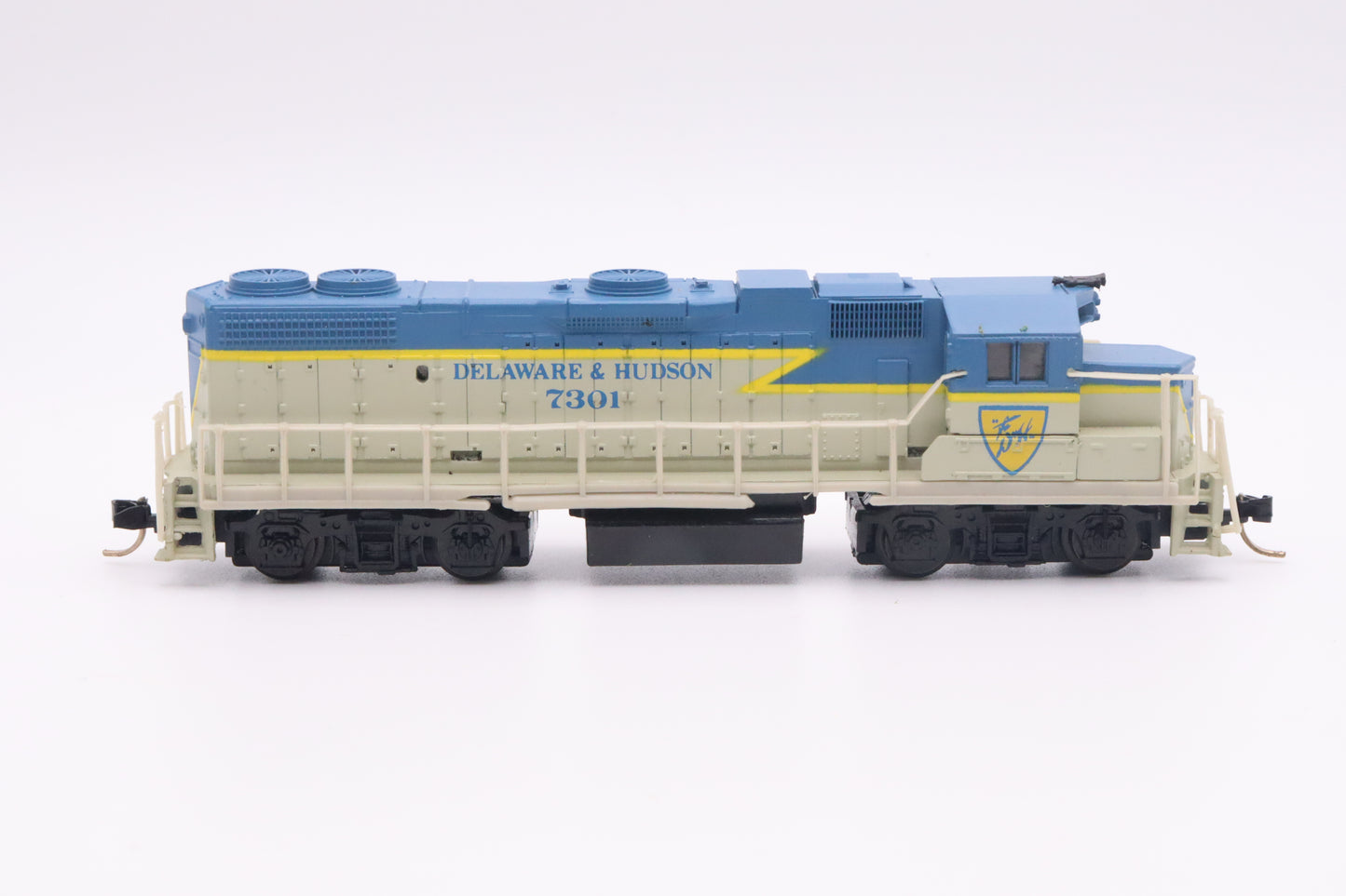 LL-7848 - GP-38 Locomotive - Delaware & Hudson - DH-7301 - N Scale - Preowned
