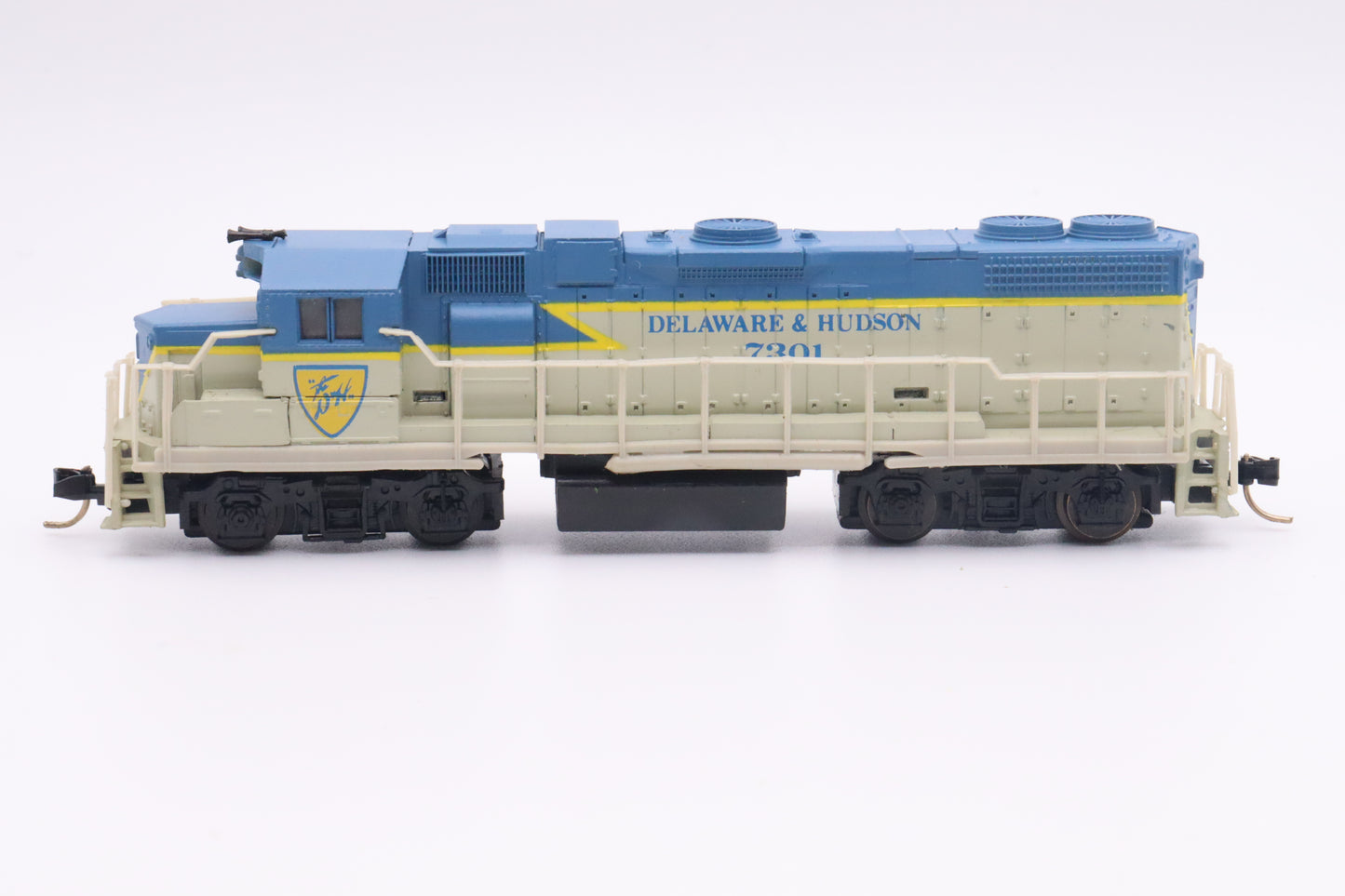 LL-7848 - GP-38 Locomotive - Delaware & Hudson - DH-7301 - N Scale - Preowned