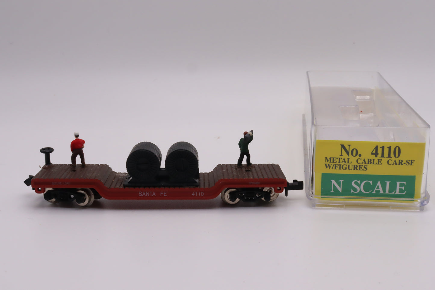 MP-4110 - Metal Cable Flat Car w/Figures - Santa Fe - ATSF-4110