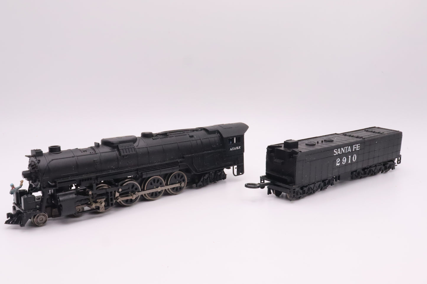 BCH-58153 - Northern 4-8-4 Steam Locomotive  & 52' Tender - Santa Fe - ATSF-2910