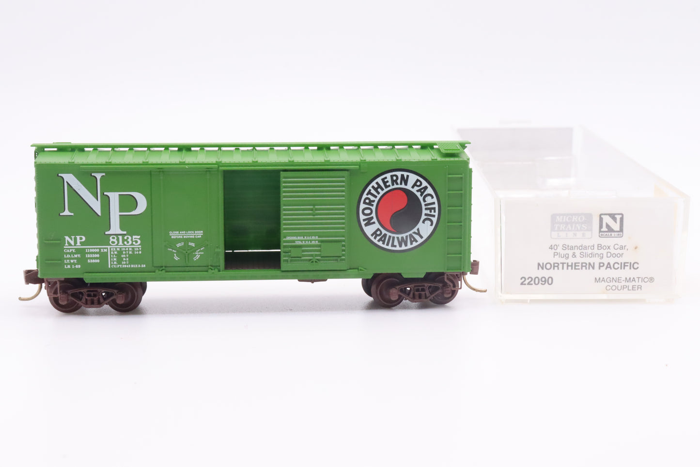 MTL-22090 - 40' Standard Boxcar Plug & Sliding Door - Northern Pacific - NP-8135