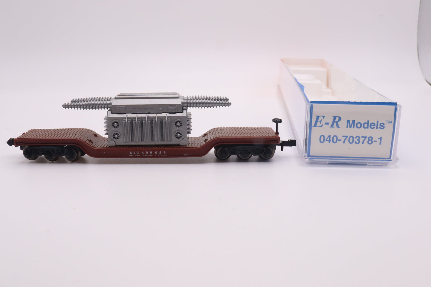 E-R Models - 040-70378-1 - 6-Axle Depressed Flatcar w/Transformer Load - New York Central - NYC-499025