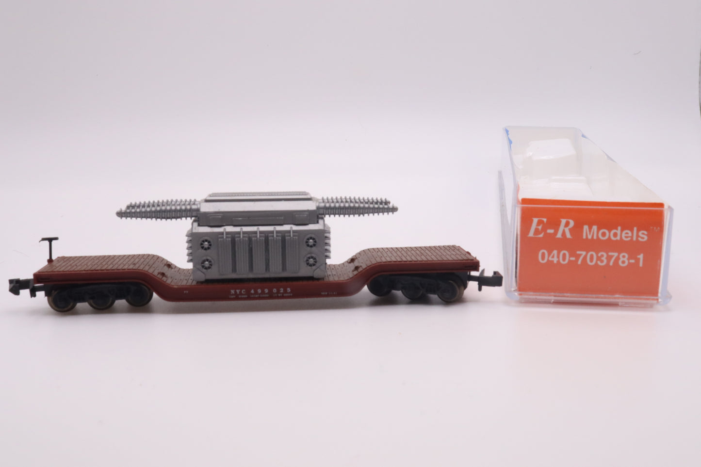 E-R Models - 040-70378-1 - 6-Axle Depressed Flatcar w/Transformer Load - New York Central - NYC-499025