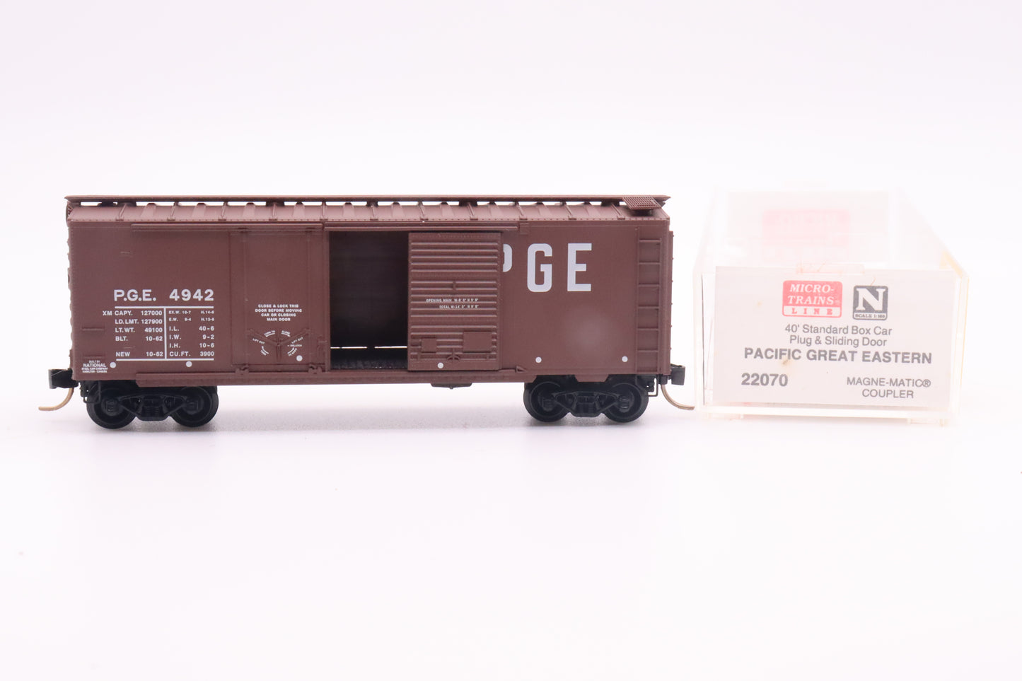 MTL-22070 - 40' Standard Boxcar Plug & Sliding Door - Pacific Great Eastern - PGE-4942