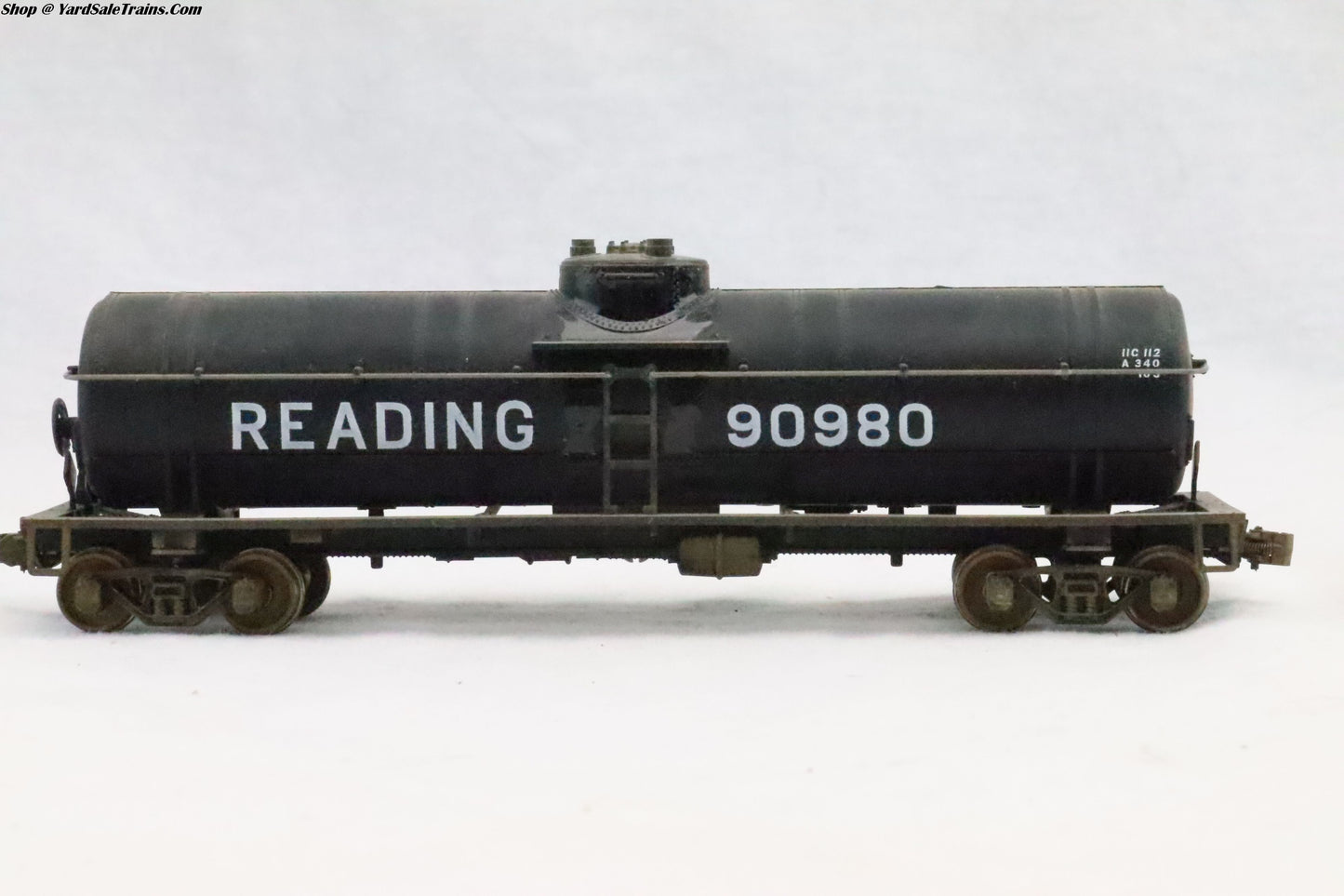 ATH-1581 - Single Dome Tank Car Reading - 90980 - Weathered - HO Scale - Preowned