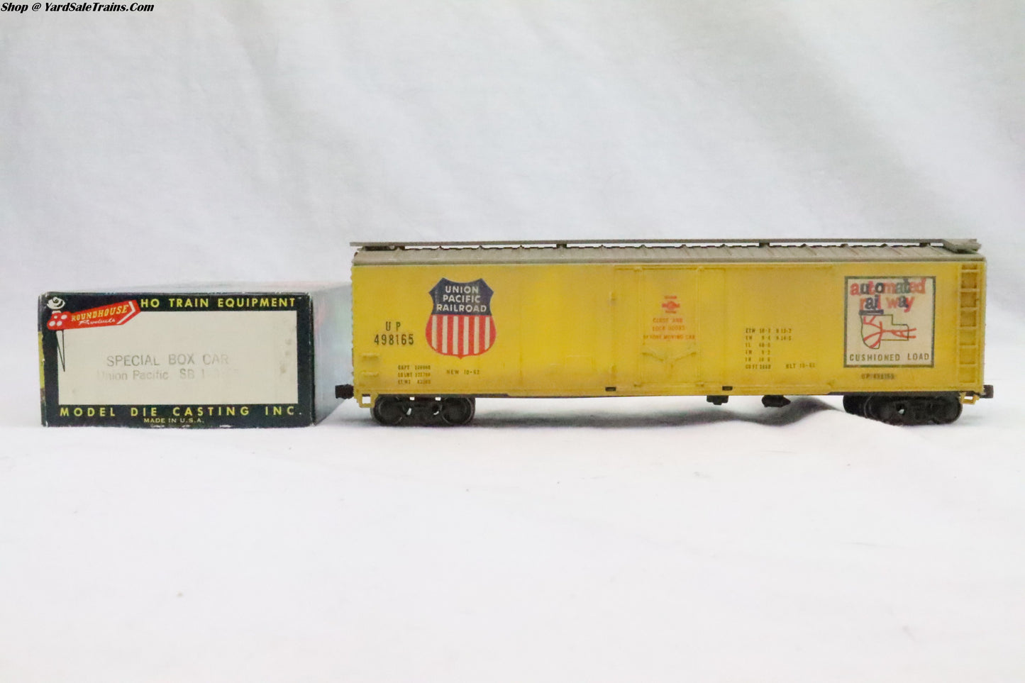RND - ???? -  50' Plug Door Box Car Union Pacific - UP 498165 - Weathered - HO Scale - Preowned