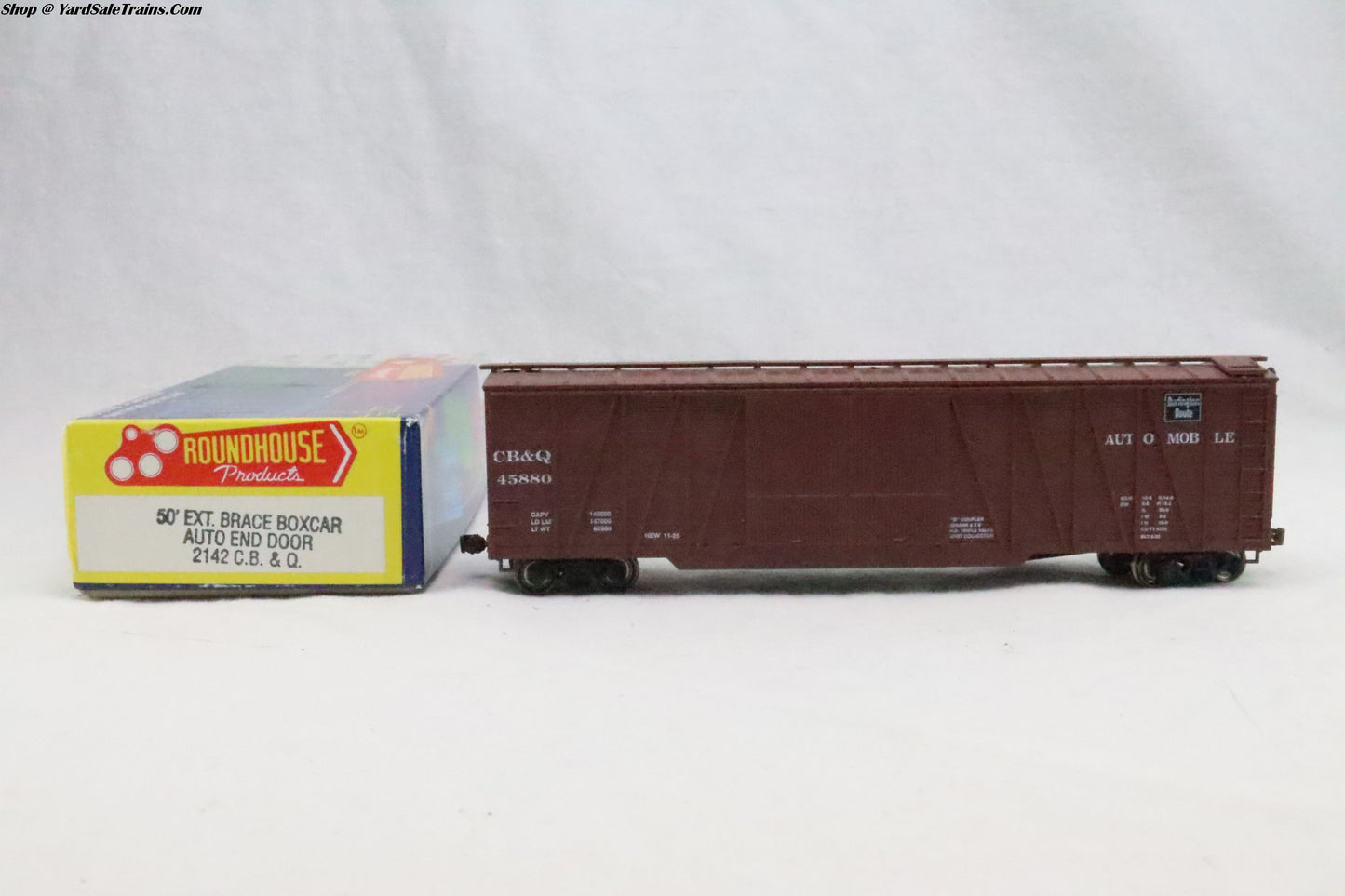 RND-2142 - 50' Ext Brace, Auto End Door Boxcar - Burlington - CB&Q 45880 - Resistor & Metal Wheels - HO Scale - Preowned