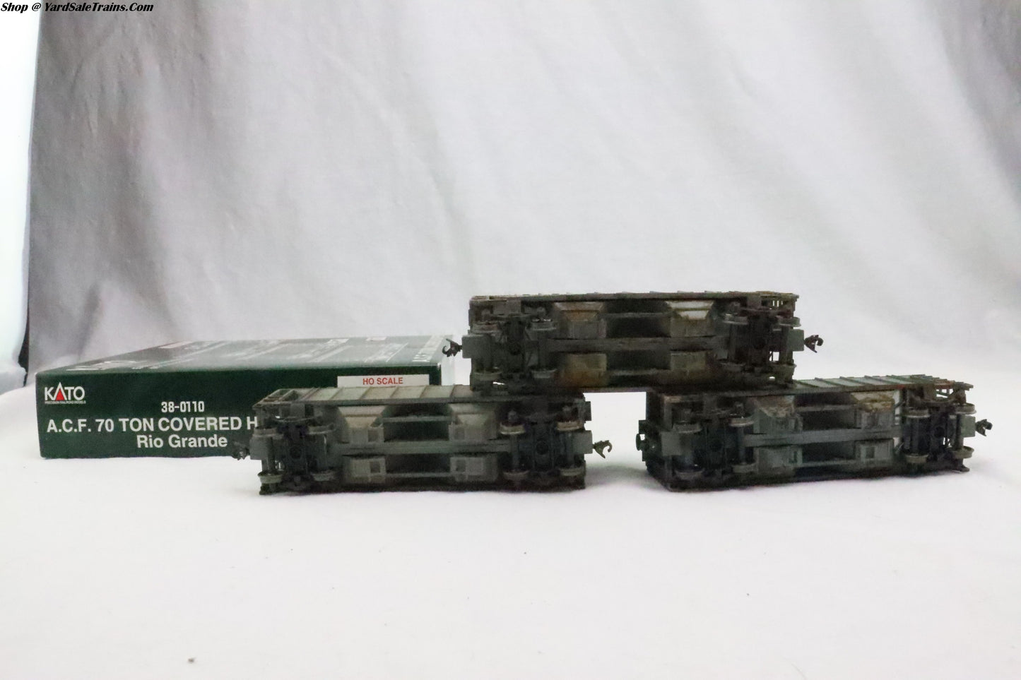 KAT-38-0110 - ACF 70 Ton Covered Hopper (3-Pack) - Rio Grande - D&RGW 18372/18355/18368 - Weathered - Resistor & Metal Wheels - HO Scale - Preowned
