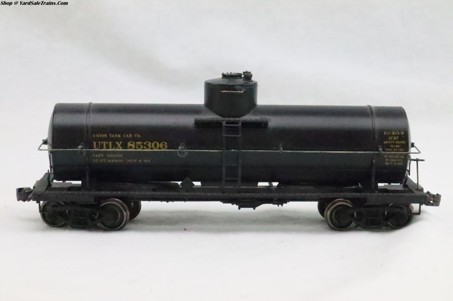 RED-RC-3001-2 - Type 103W 10,000 Gallon Tank Car - UTLX - UTLX 85306 - Resistor & Metal Wheels - HO Scale - Preowned