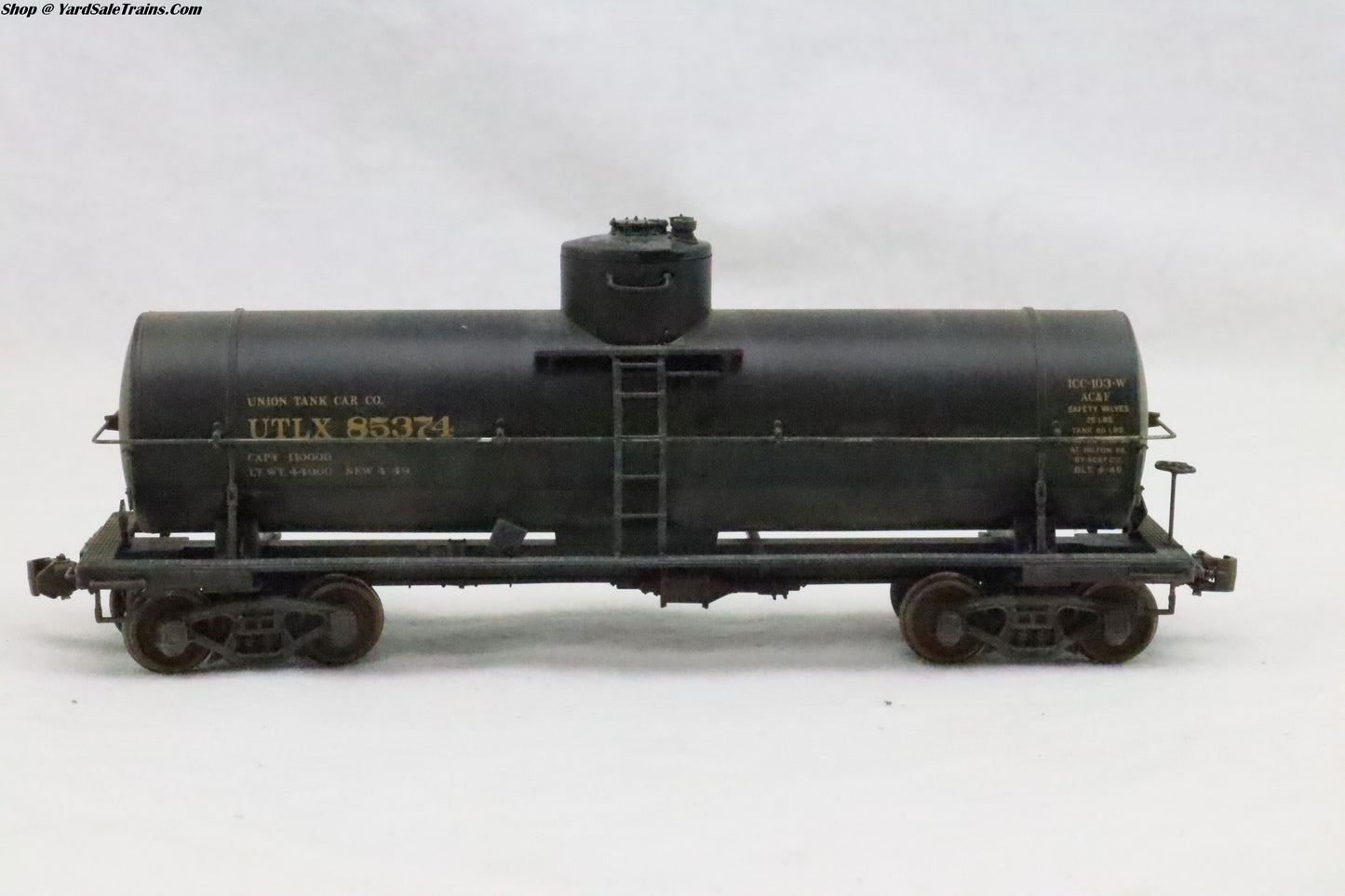 RED-RC-3001-6 - Type 103W 10,000 Gallon Tank Car - UTLX - UTLX 85374 - Weathered - Resistor & Metal Wheels - HO Scale - Preowned