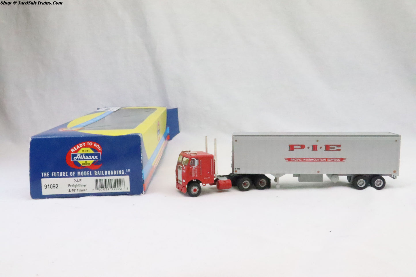 ATH-91092 - Freightliner w/40' Trailer - P-I-E - HO Scale - Preowned