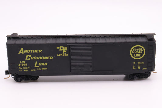 MTL-31100 - Kadee - 50' Standard Boxcar, Single Door - Atlantic Coast Line - ACL #31598