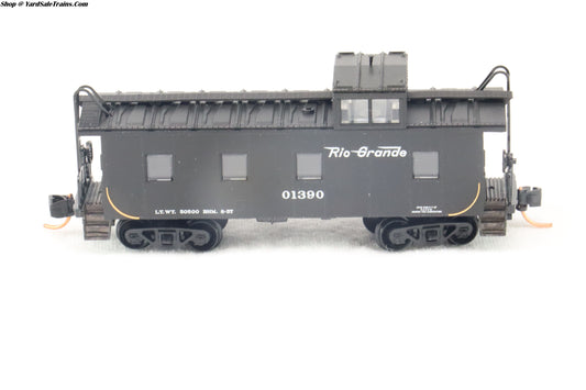 MTL-100 00 280 - 36' Riveted Steel Caboose, Offset Cupola - Denver & Rio Grande Western - D&RGW #01390 - N-Scale - Preowned