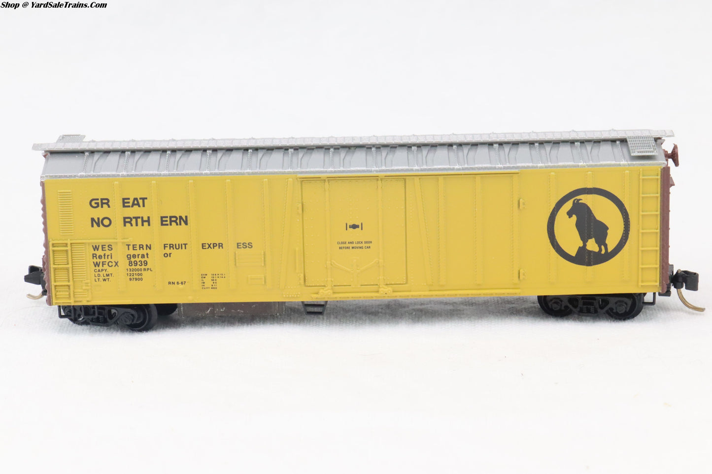 MTL-70030 - Kadee - 51' 3-3/4" Mechanical Reefer With Vertical Ribs - Great Northern - WFCX #8939 - N-Scale - Preowned