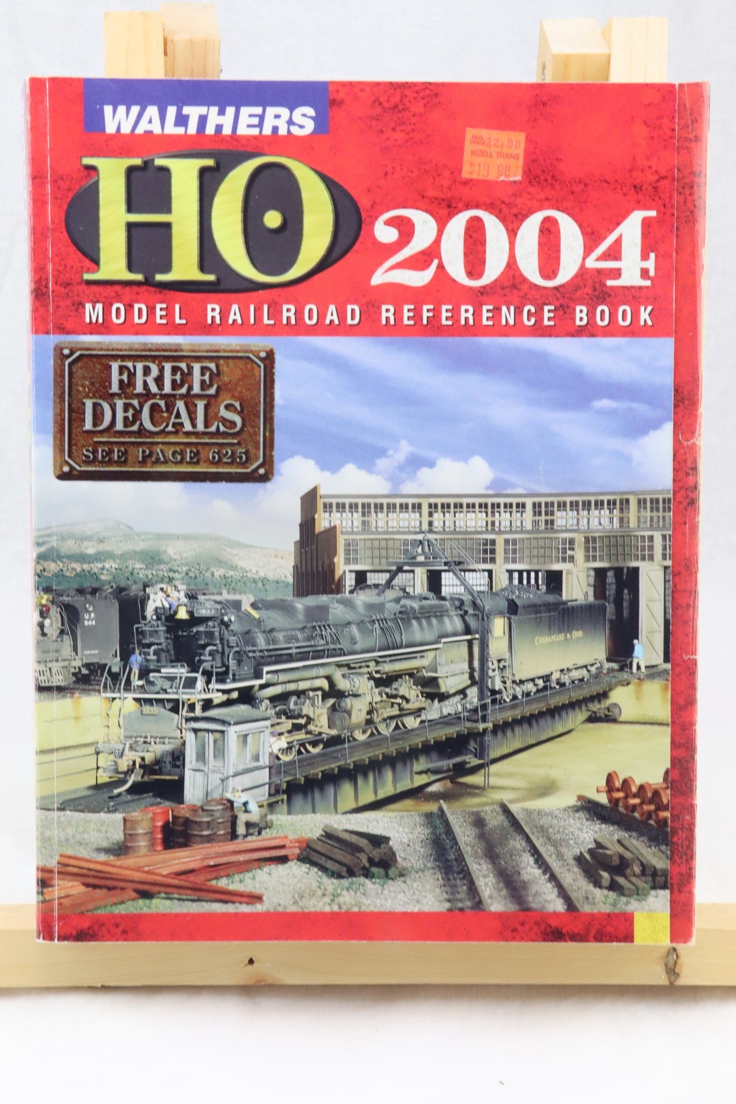 Walthers 2004 HO Model Railroad Reference Book