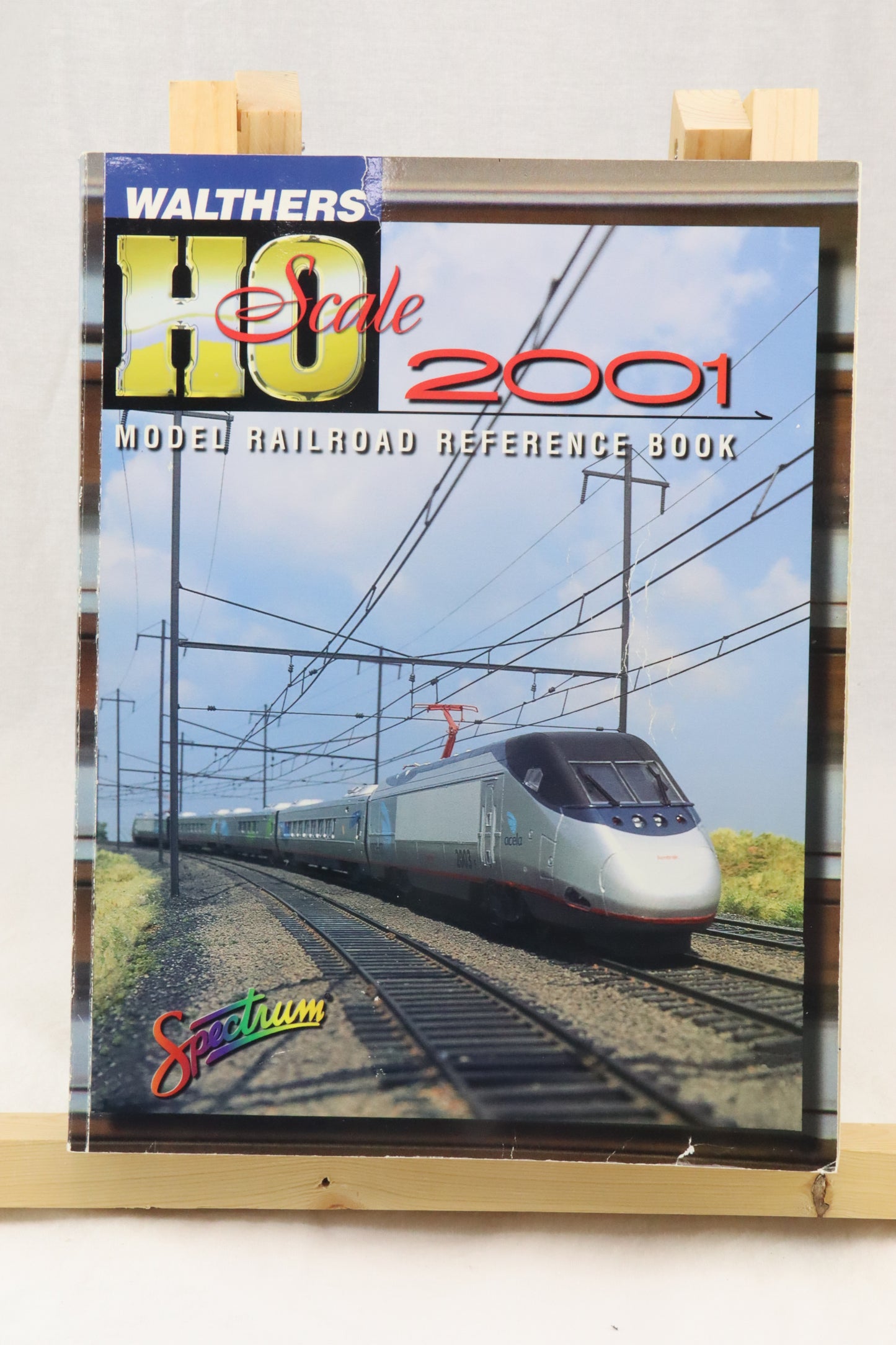 Walthers 2001 HO Model Railroad Reference Book