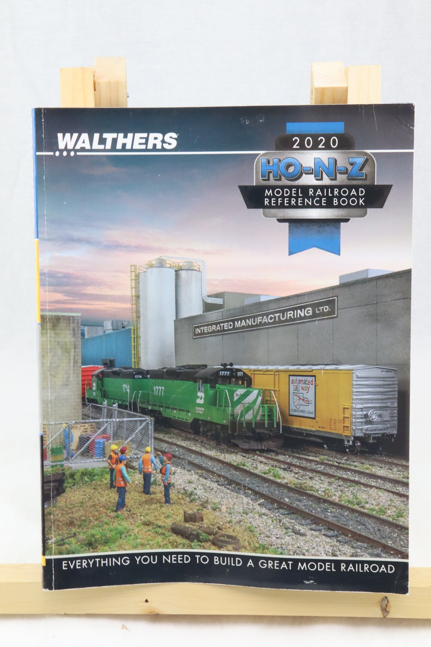 Walthers 2020 HO-N-Z Model Railroad Reference Book