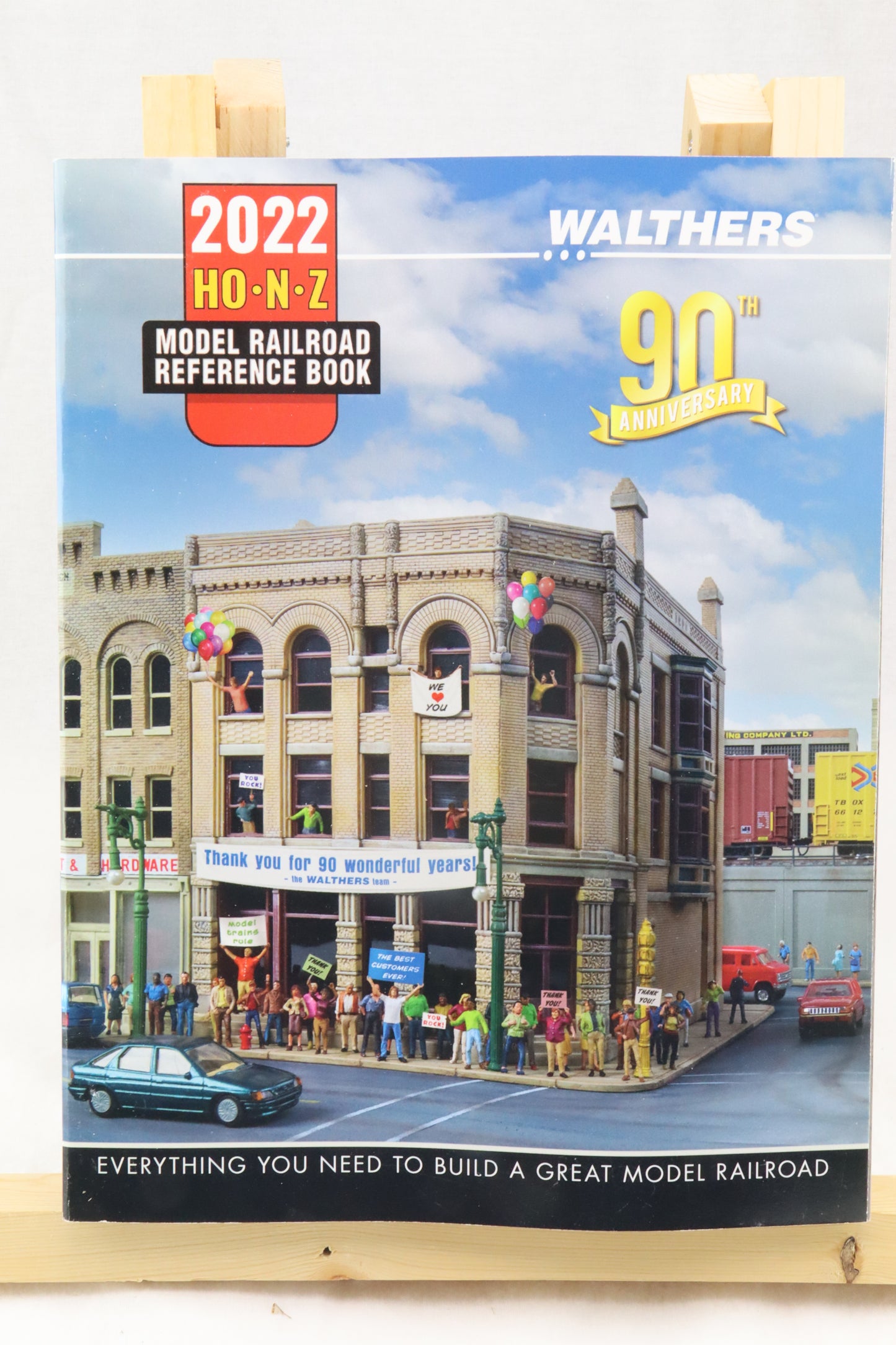 Walthers 2022 HO-N-Z Model Railroad Reference Book