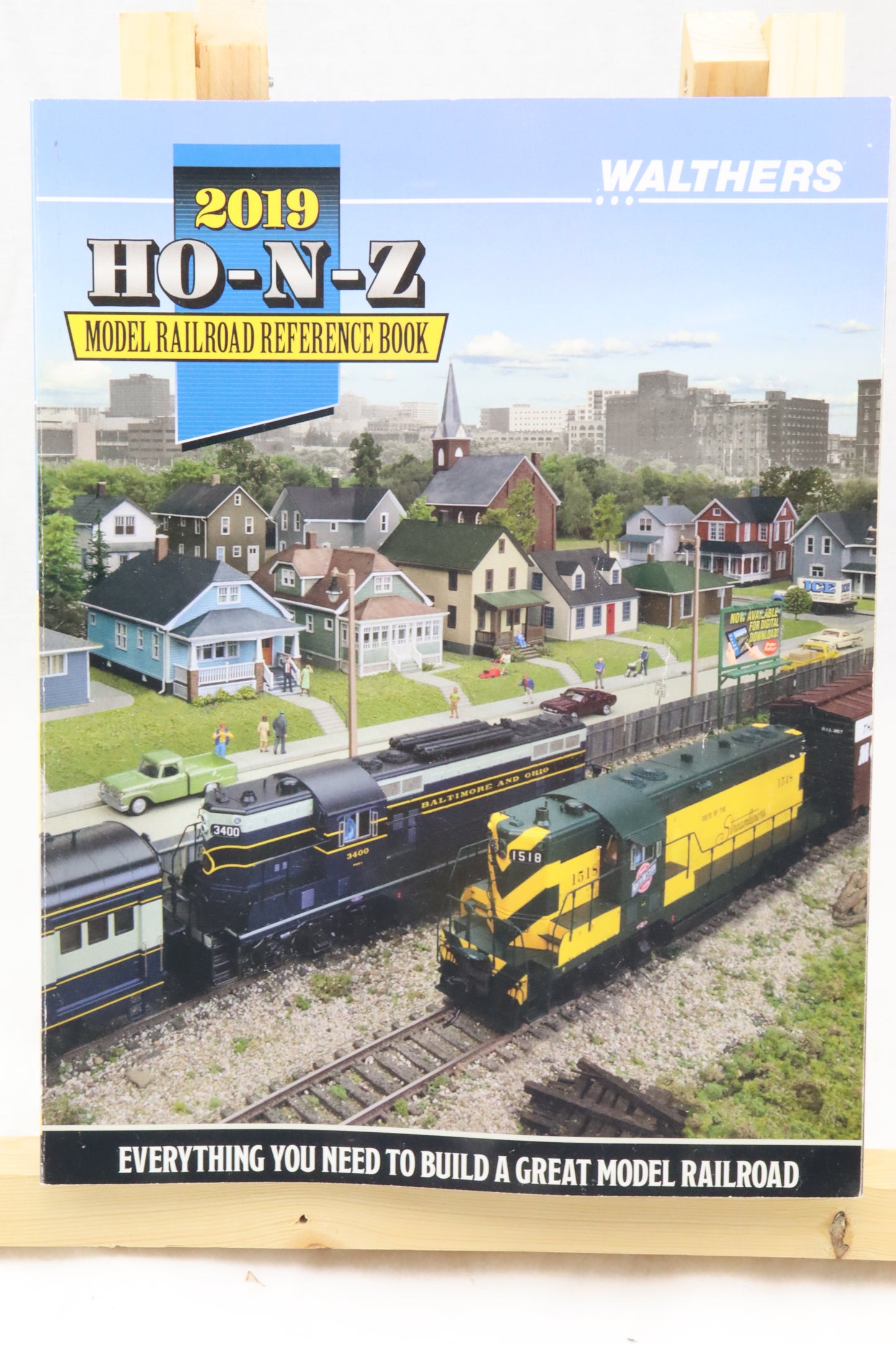 Walthers 2019 HO-N-Z Model Railroad Reference Book