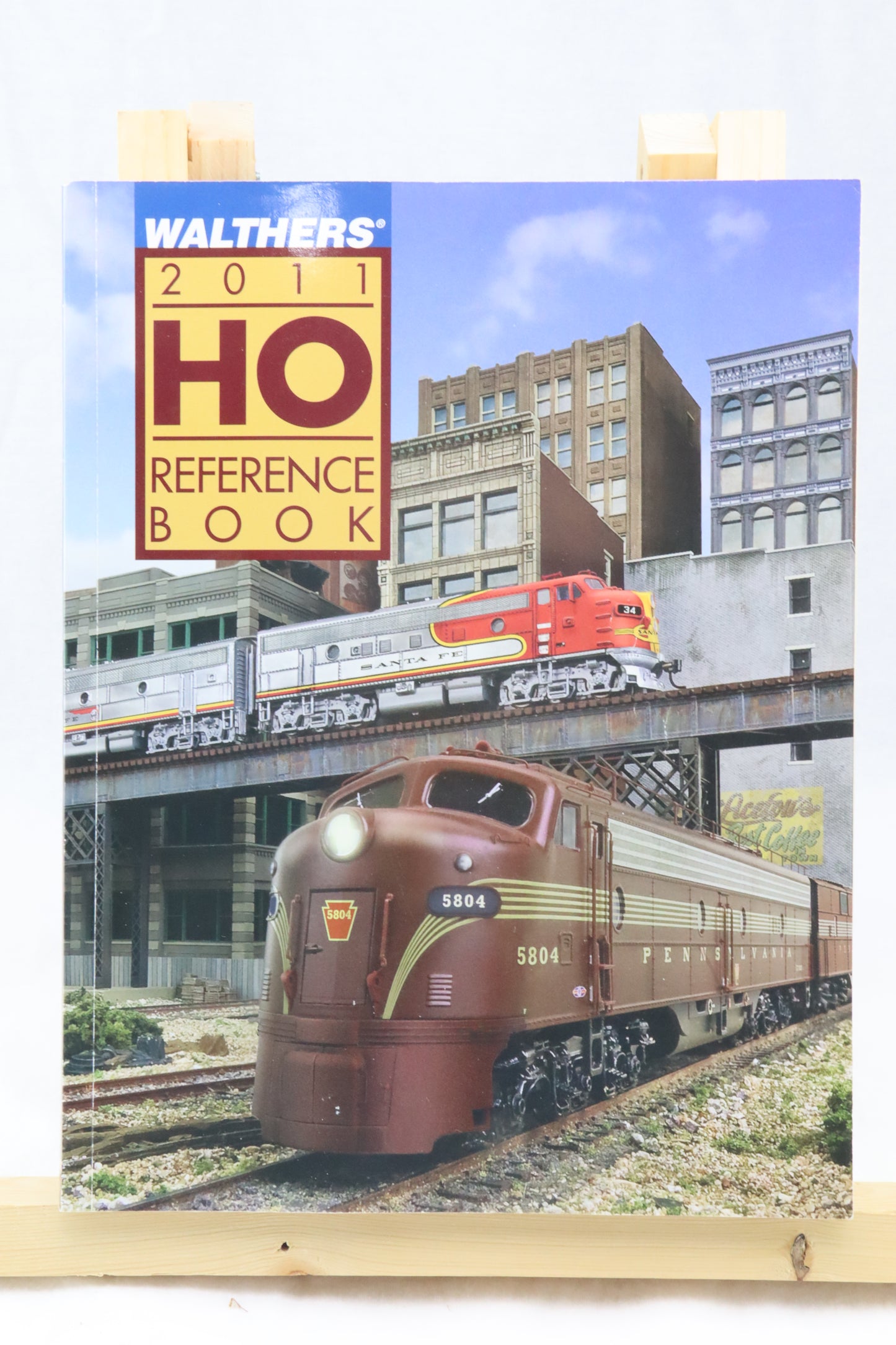 Walthers 2011 HO Model Railroad Reference Book