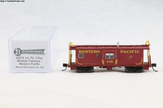 BLU-43010 - Int. Ph. 3 Bay Windows Caboose - Western Pacific - WP #438 - N-Scale - Preowned