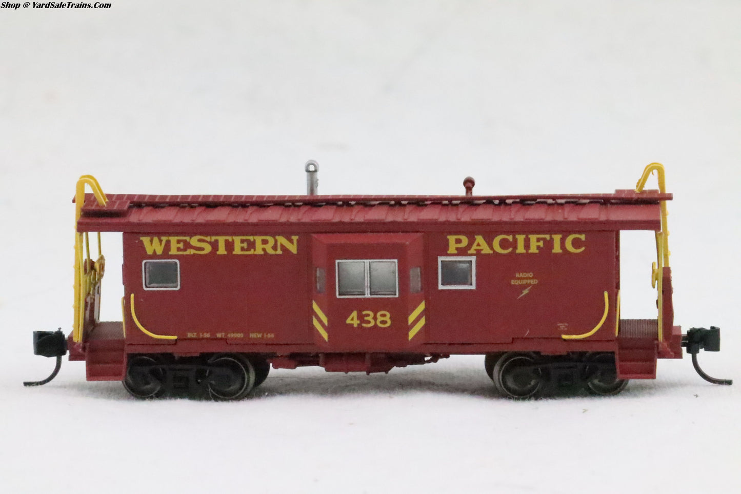 BLU-43010 - Int. Ph. 3 Bay Windows Caboose - Western Pacific - WP #438 - N-Scale - Preowned