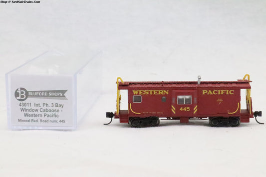 BLU-43011 - Int. Ph. 3 Bay Windows Caboose - Western Pacific - WP #445 - N-Scale - Preowned