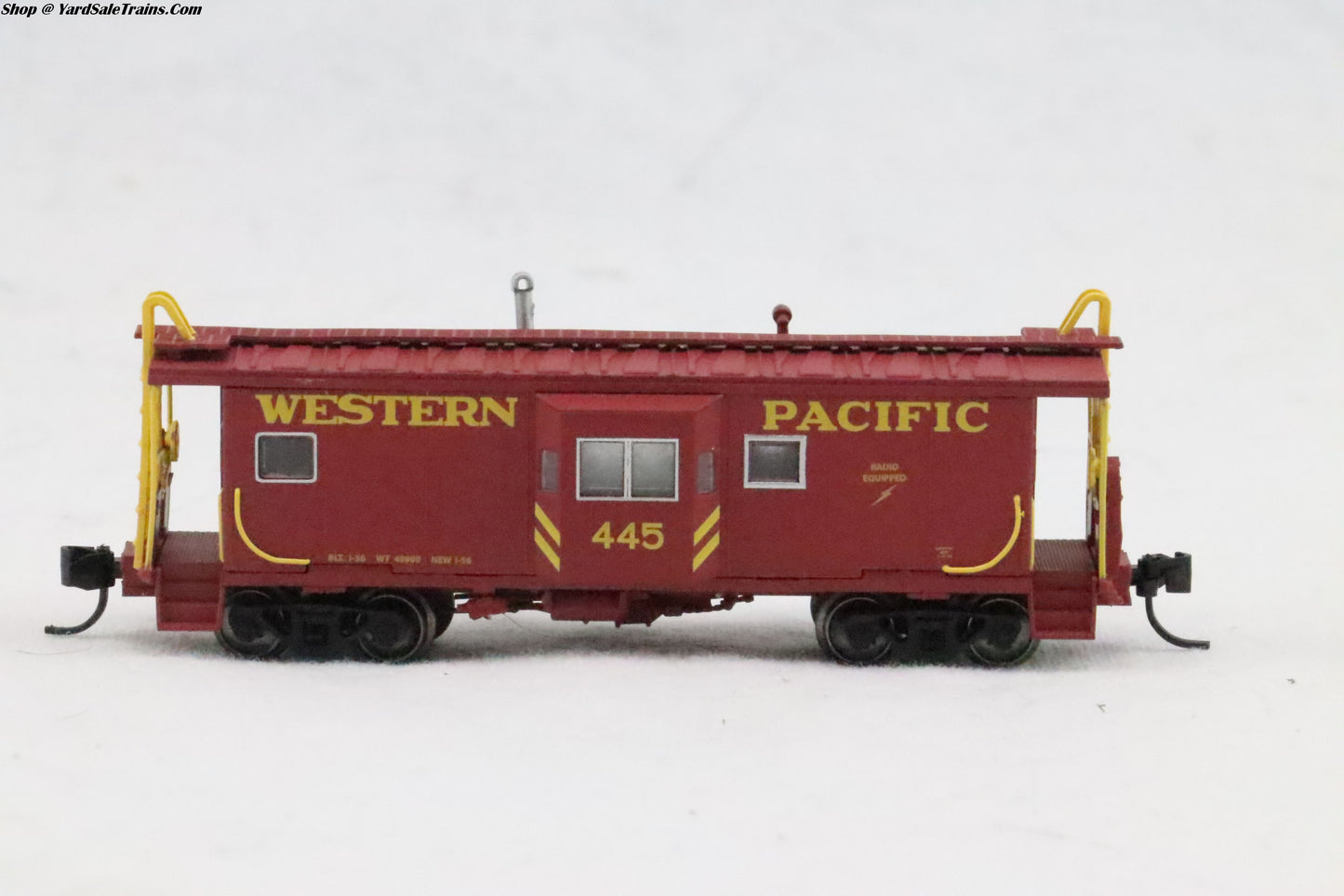 BLU-43011 - Int. Ph. 3 Bay Windows Caboose - Western Pacific - WP #445 - N-Scale - Preowned