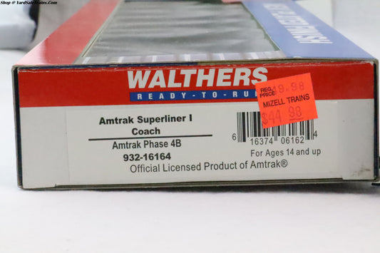 WLT-932-16164 - Amtrak Superliner I Couch - Phase 4B - Amtrak - HO-Scale - Preowned
