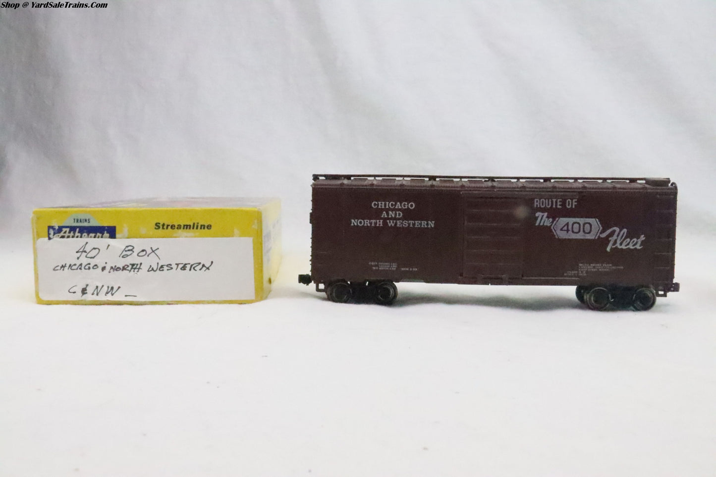 ATH-???? - 40' Box Car Chicago & North Western - No Number - Resistor & Metal Wheels - HO Scale - Weathered - Preowned