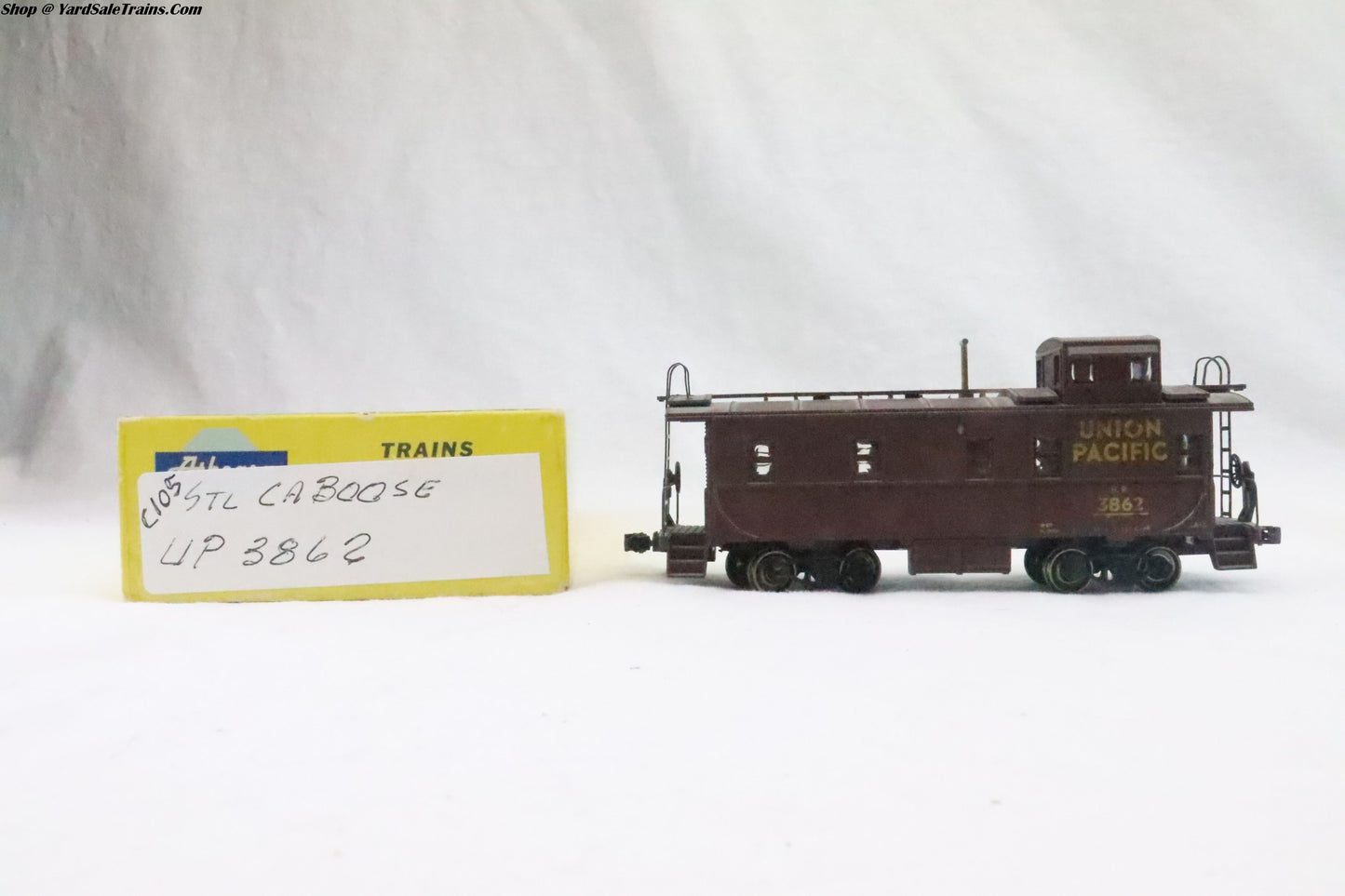 ATH-C105 - Brown Caboose Union Pacific - UP 3862 - Resistor & Metal Wheels - HO Scale - Weathered - Preowned